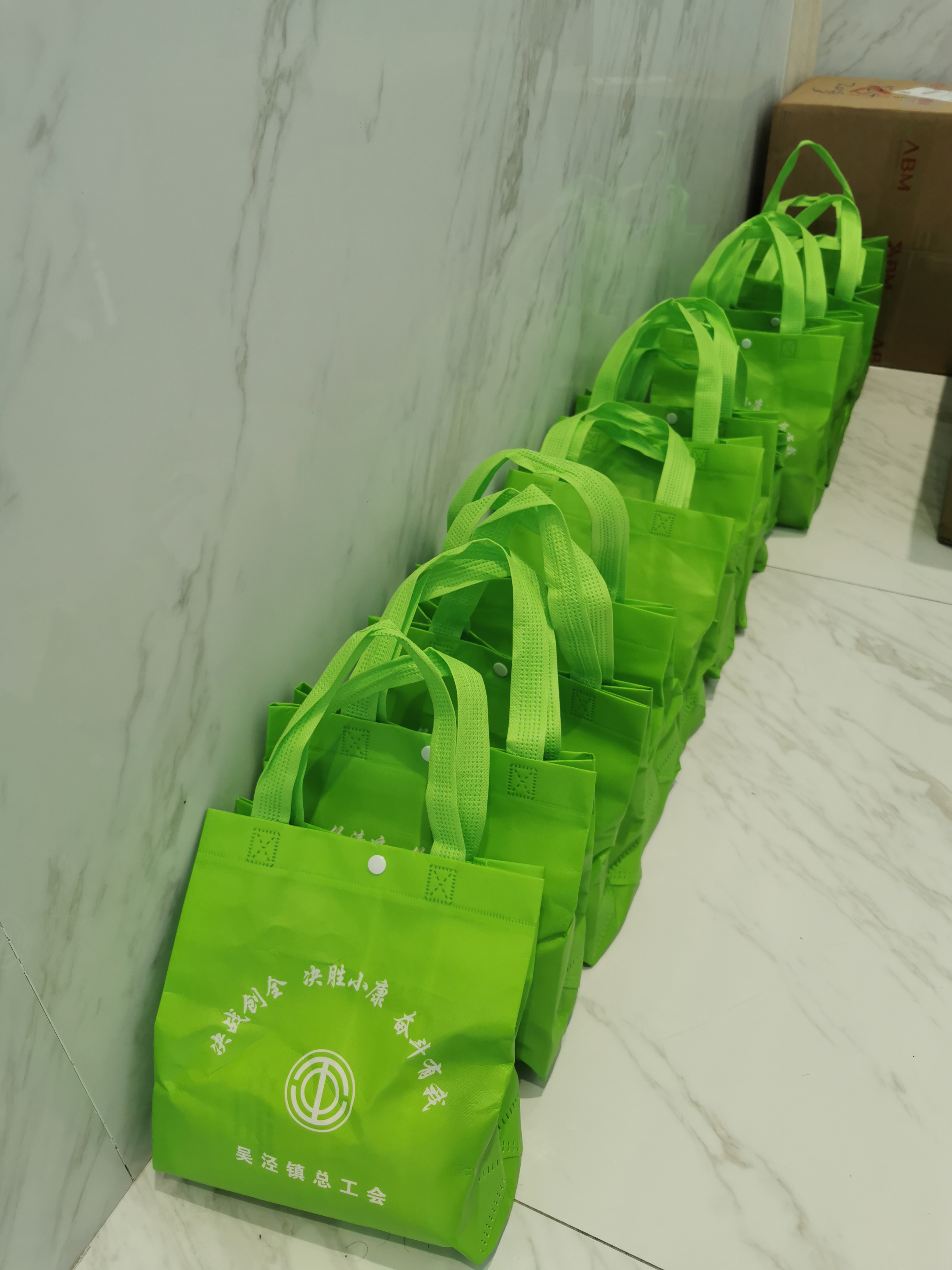 關愛職工 · 夏送清涼 | 寶開工會赴一線送清涼，致敬高溫下的堅守