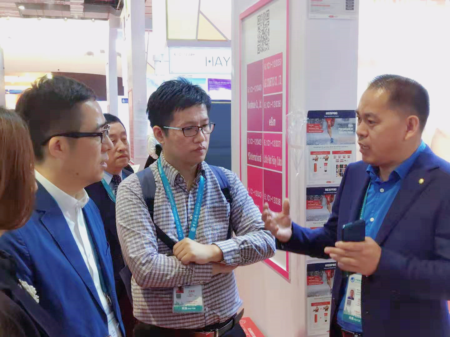 "合作、創(chuàng)新、共享"話進(jìn)博一一寶開董事長(zhǎng)邢志文參觀進(jìn)博并接受SMG記者采訪