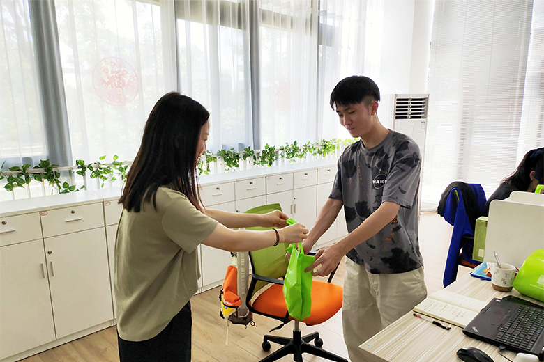 夏送清涼，情系一線｜致高溫下堅守崗位的一線員工