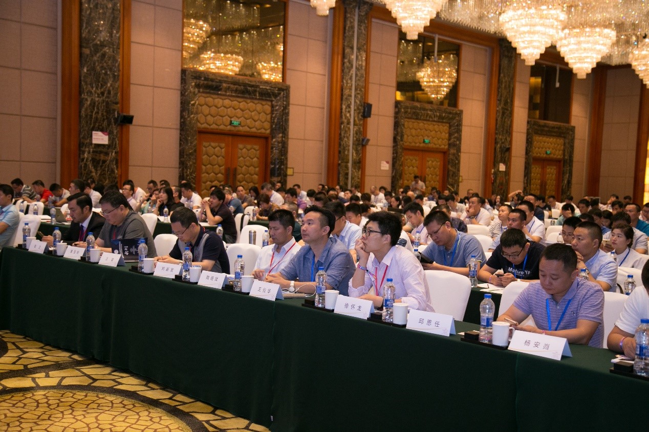 寶開常務副總裁王雷:“新零售環境下的物流中心規劃”主題分享 | UR服飾物流中心迎百余服裝物流經理人現場參觀