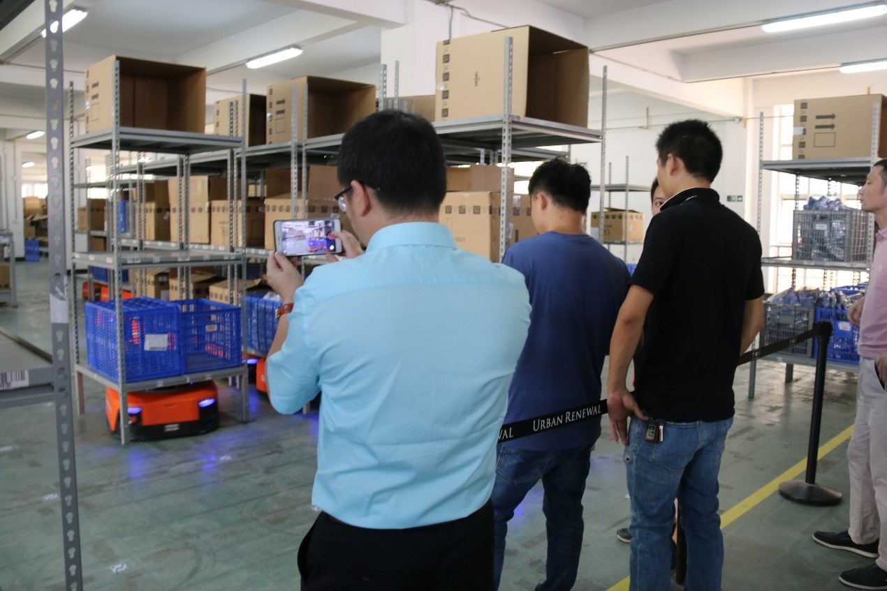 寶開常務副總裁王雷:“新零售環境下的物流中心規劃”主題分享 | UR服飾物流中心迎百余服裝物流經理人現場參觀