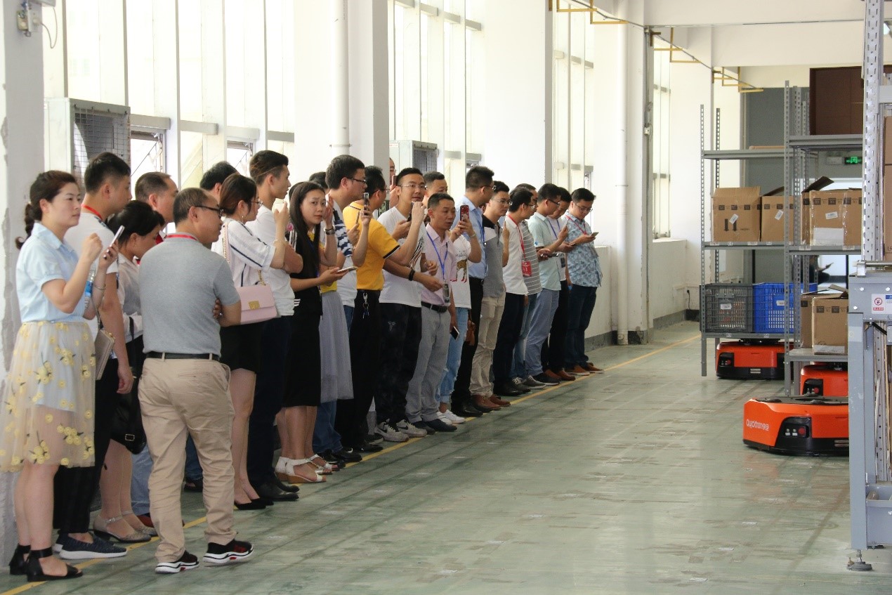 寶開常務副總裁王雷:“新零售環境下的物流中心規劃”主題分享 | UR服飾物流中心迎百余服裝物流經理人現場參觀