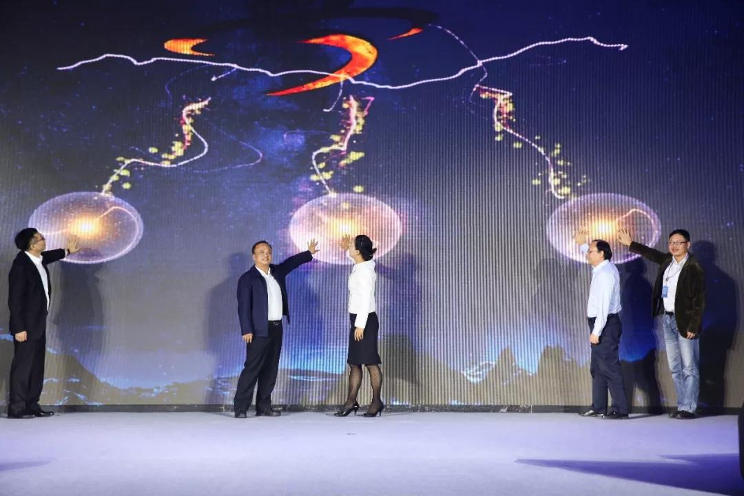 寶開(kāi)領(lǐng)導(dǎo)張振林、王雷受邀出席 | 2018湖南大美服飾供應(yīng)鏈高峰論壇圓滿舉行！